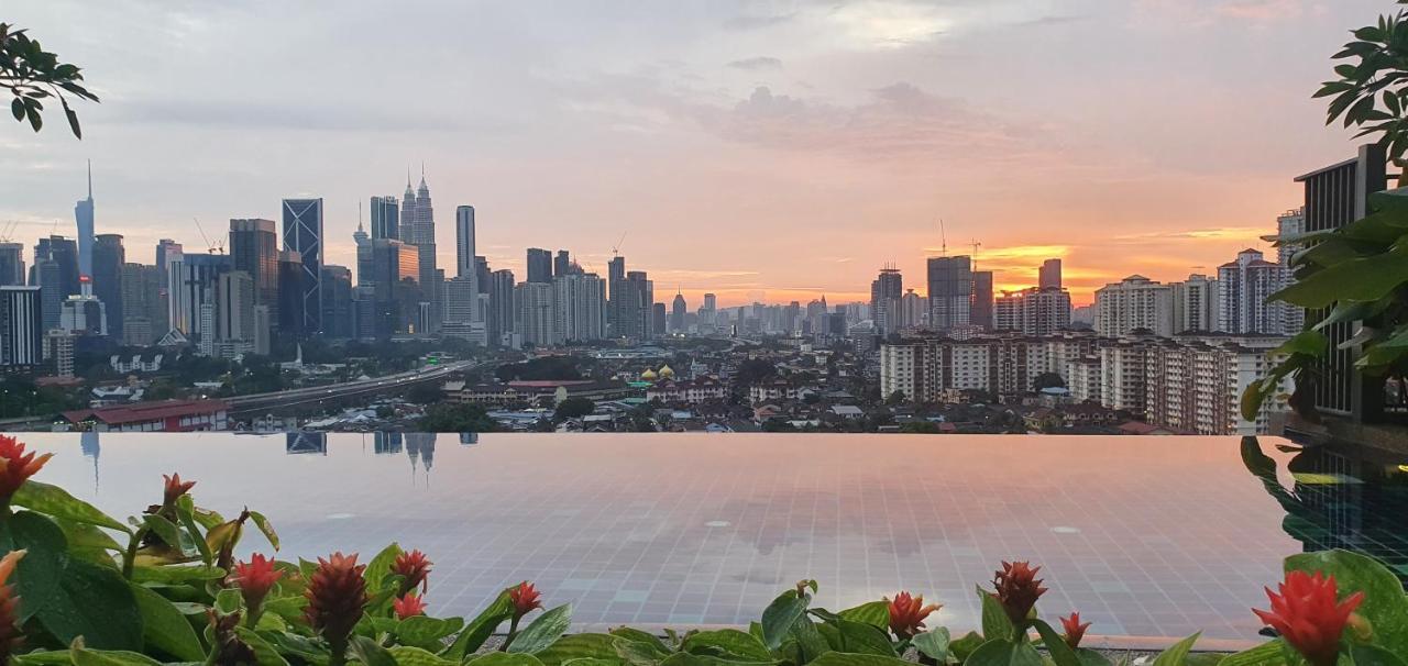 Near Klcc And Lrt With Superb View *