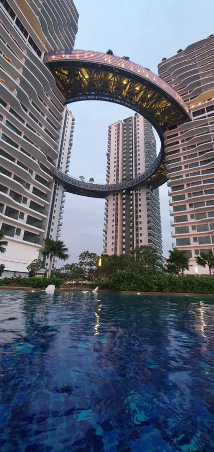 Near Klcc And Lrt With Superb View Pangsapuri Kuala Lumpur