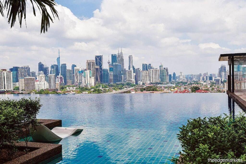 Pangsapuri Near Klcc And Lrt With Superb View