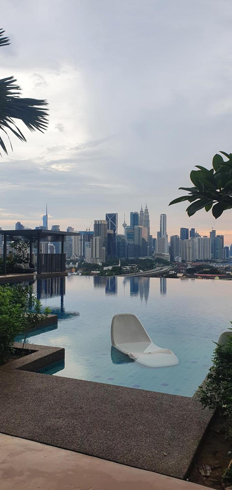 Pangsapuri Near Klcc And Lrt With Superb View *
