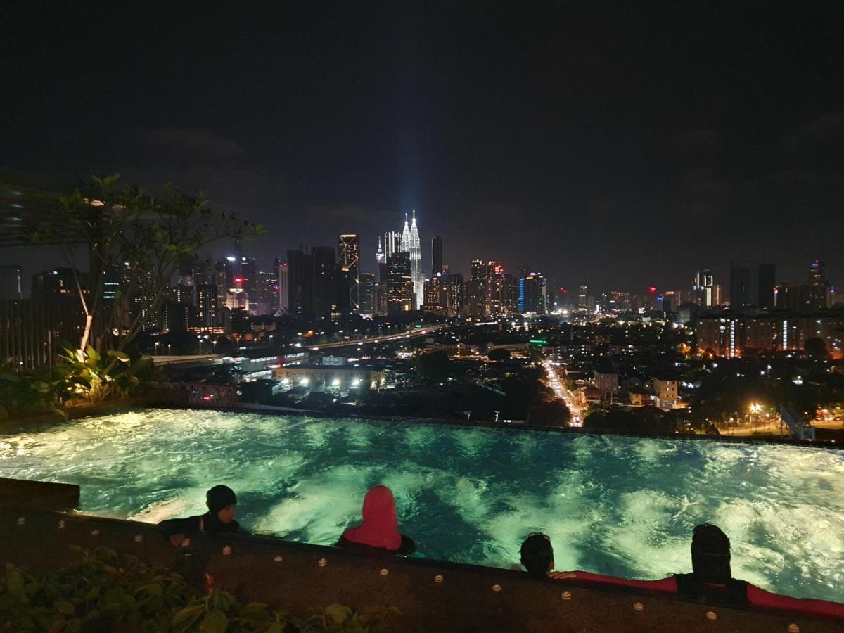 Pangsapuri Near Klcc And Lrt With Superb View *